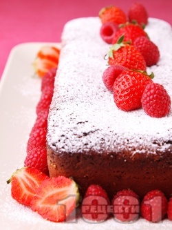 Бърз, лесен и вкусен какаов сладкиш с малини и ягоди за десерт - снимка на рецептата